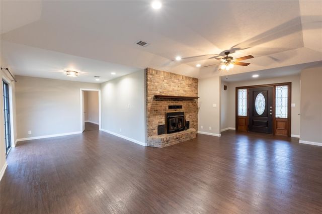 328 Lake View Drive, Montgomery, TX 77356