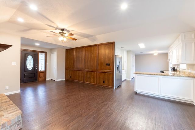 328 Lake View Drive, Montgomery, TX 77356