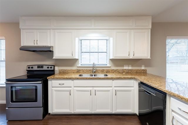 328 Lake View Drive, Montgomery, TX 77356