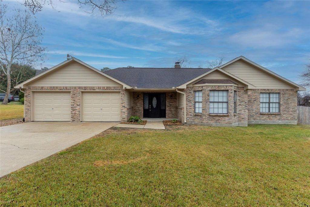 328 Lake View Drive, Montgomery, TX 77356