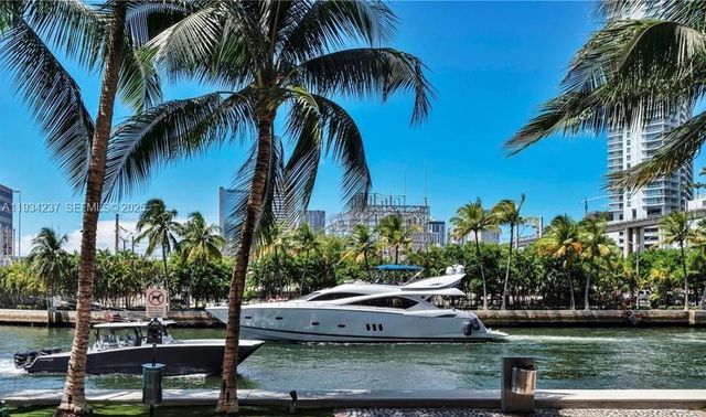 185 SW 7th St 3109, Miami, FL 33130