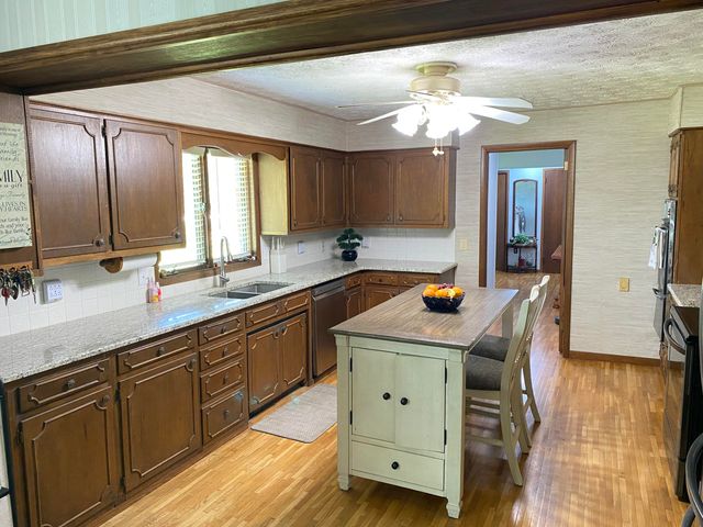 2949 State Hwy Jj, Crane, MO 65633