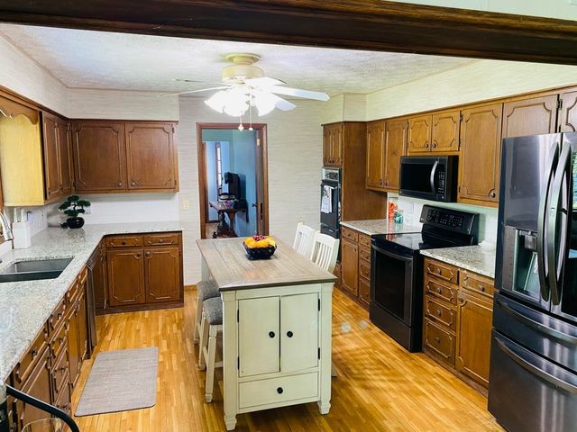 2949 State Hwy Jj, Crane, MO 65633