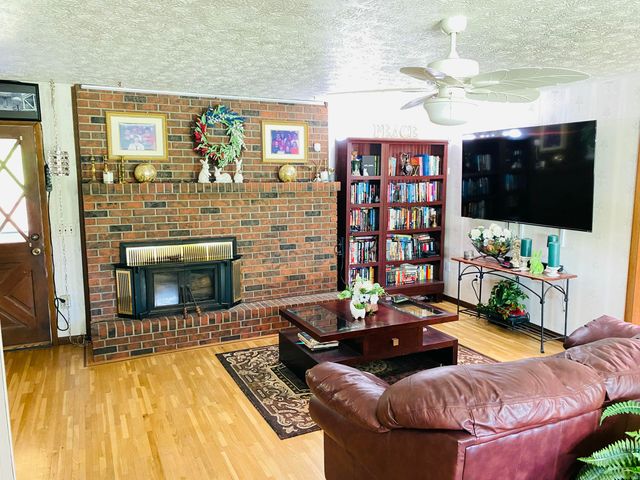 2949 State Hwy Jj, Crane, MO 65633