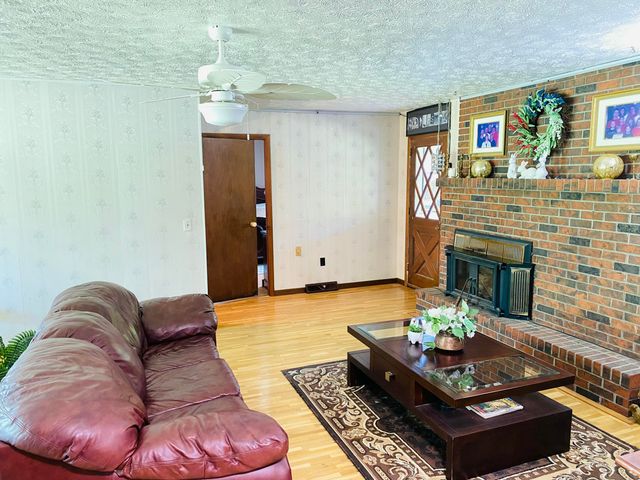 2949 State Hwy Jj, Crane, MO 65633