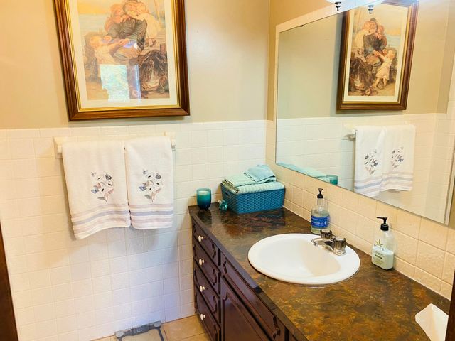 2949 State Hwy Jj, Crane, MO 65633