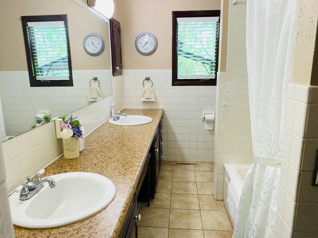 2949 State Hwy Jj, Crane, MO 65633