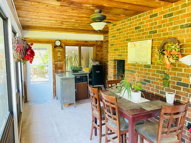 2949 State Hwy Jj, Crane, MO 65633