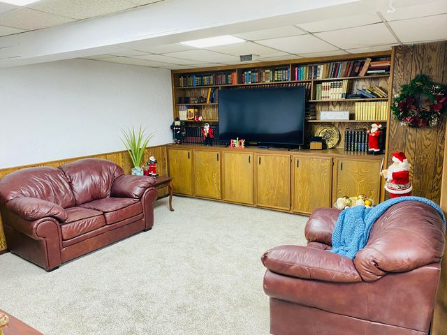 2949 State Hwy Jj, Crane, MO 65633