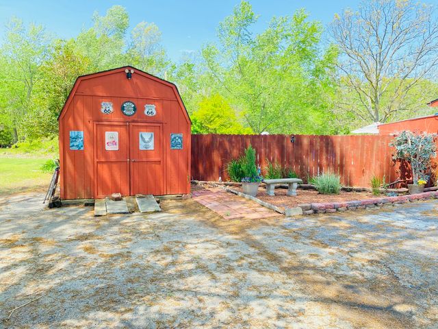 2949 State Hwy Jj, Crane, MO 65633