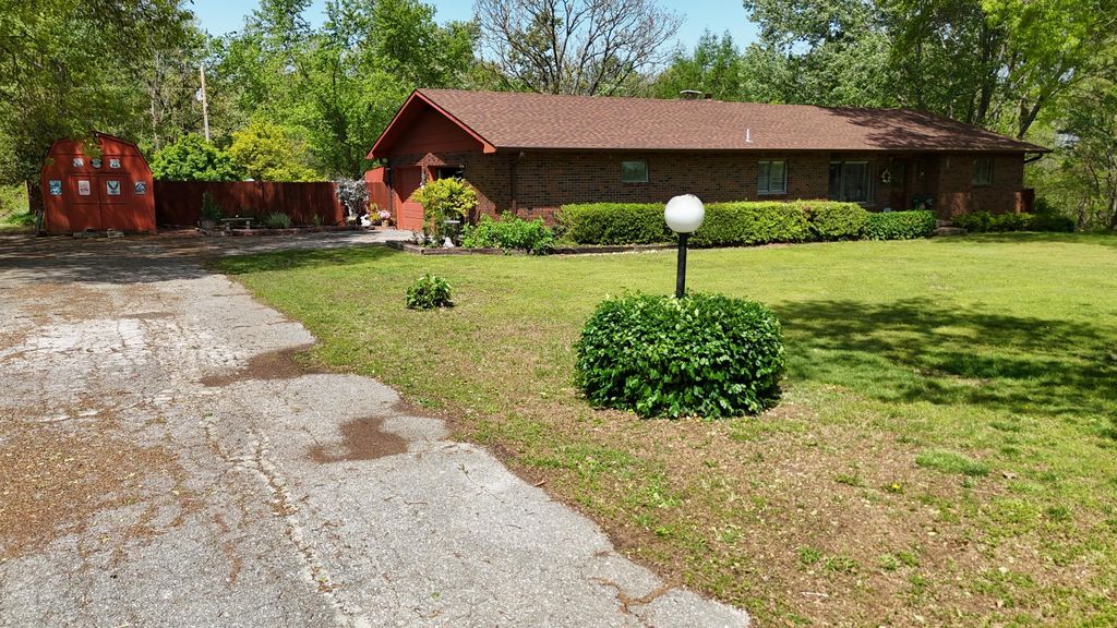 2949 State Hwy Jj, Crane, MO 65633