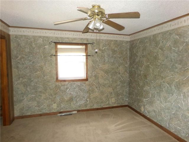 304 E Sixth Street, Laharpe, KS 66751