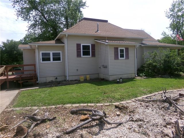 304 E Sixth Street, Laharpe, KS 66751