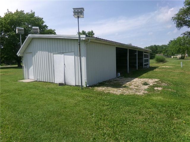 304 E Sixth Street, Laharpe, KS 66751