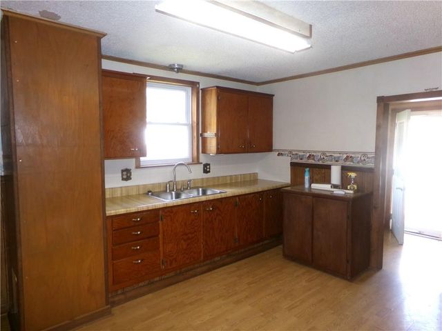 304 E Sixth Street, Laharpe, KS 66751