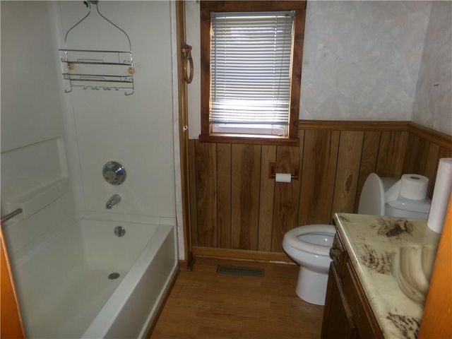 304 E Sixth Street, Laharpe, KS 66751