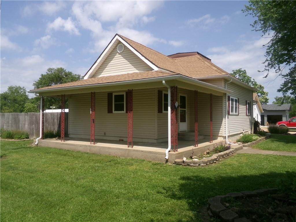 304 E Sixth Street, Laharpe, KS 66751