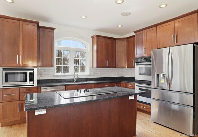 37 Willets Way, Newburgh, NY 12550