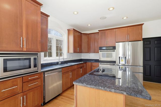 37 Willets Way, Newburgh, NY 12550