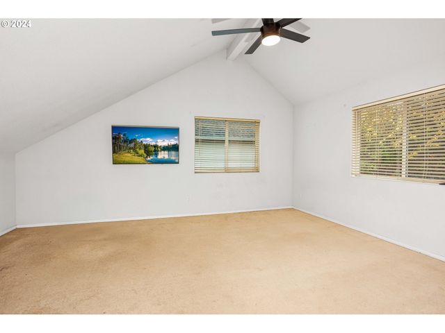 1018 Ne MARINERS Loop, Portland, OR 97211