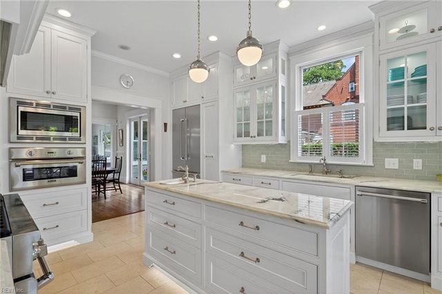 946 Jamestown CRES, Norfolk, VA 23508
