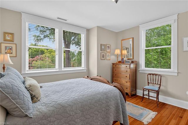 946 Jamestown CRES, Norfolk, VA 23508