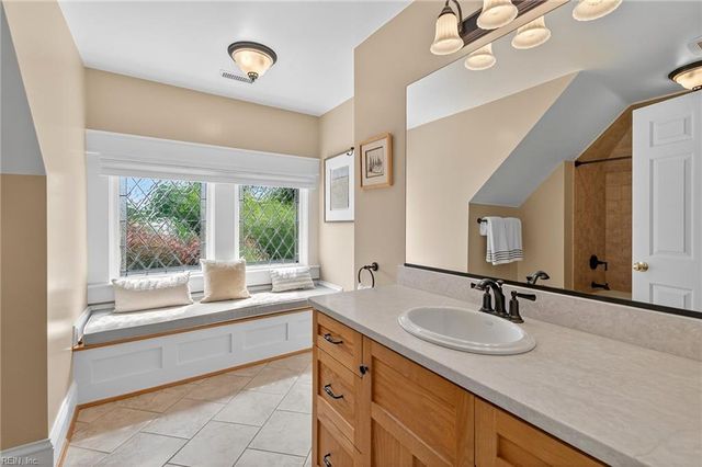 946 Jamestown CRES, Norfolk, VA 23508