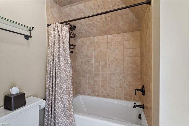 946 Jamestown CRES, Norfolk, VA 23508