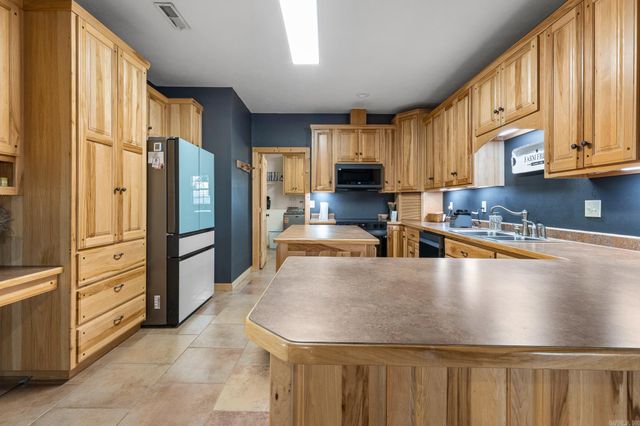 6403 N Parliament Drive, Harrison, AR 72601