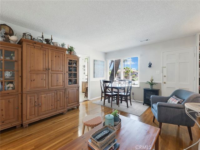 7051 Chimineas Avenue, Reseda, CA 91335