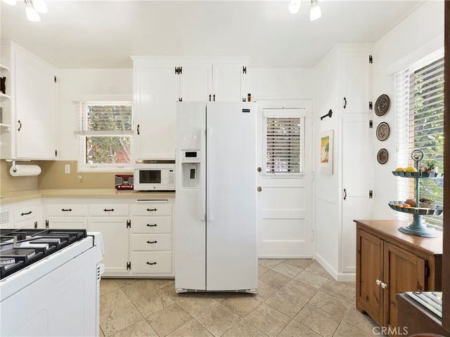 7051 Chimineas Avenue, Reseda, CA 91335