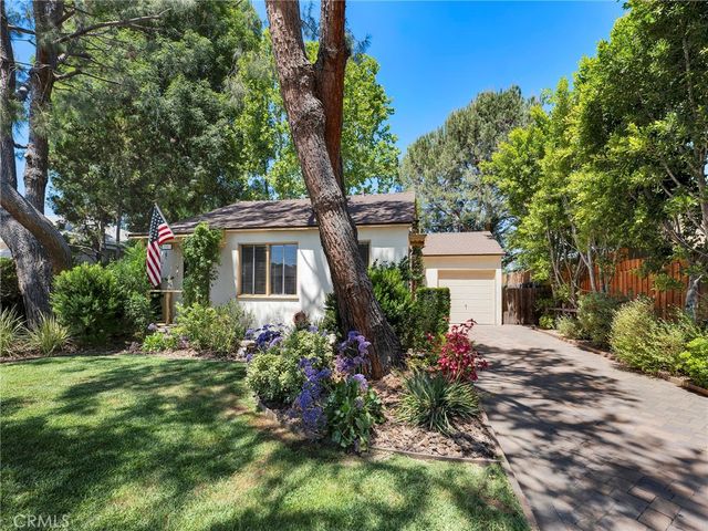 7051 Chimineas Avenue, Reseda, CA 91335