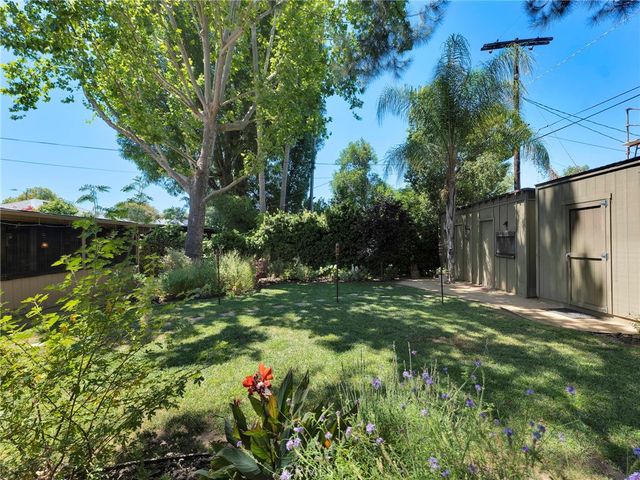 7051 Chimineas Avenue, Reseda, CA 91335