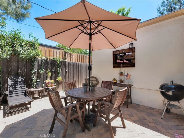 7051 Chimineas Avenue, Reseda, CA 91335