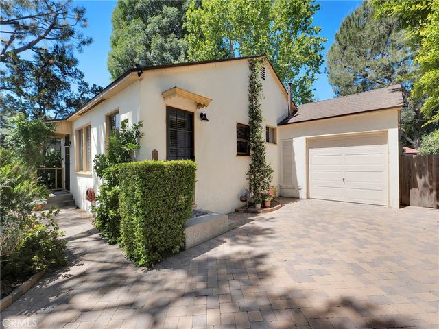 7051 Chimineas Avenue, Reseda, CA 91335