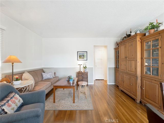 7051 Chimineas Avenue, Reseda, CA 91335