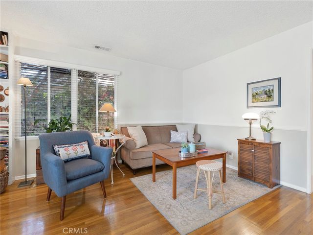 7051 Chimineas Avenue, Reseda, CA 91335