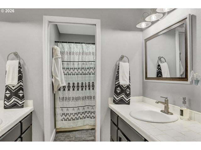 4330 Se SWEETBRIAR Ct, Troutdale, OR 97060