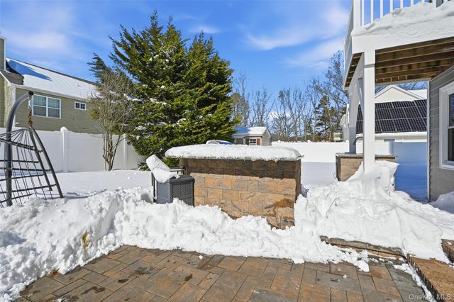 106 Park Avenue, Miller Place, NY 11764