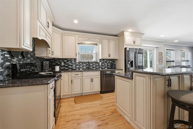 106 Park Avenue, Miller Place, NY 11764