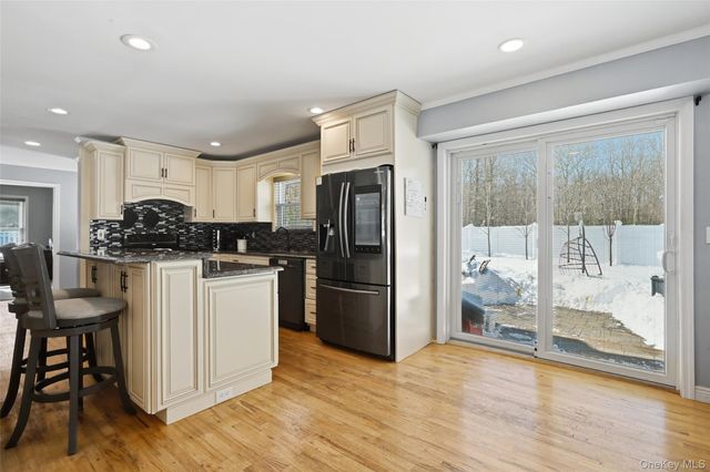 106 Park Avenue, Miller Place, NY 11764