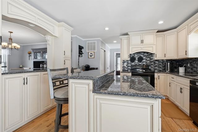 106 Park Avenue, Miller Place, NY 11764