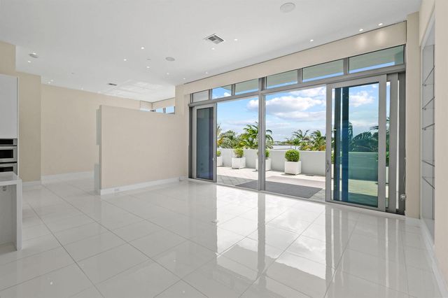 2 Water Club Way 301, North Palm Beach, FL 33408