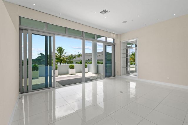 2 Water Club Way 301, North Palm Beach, FL 33408