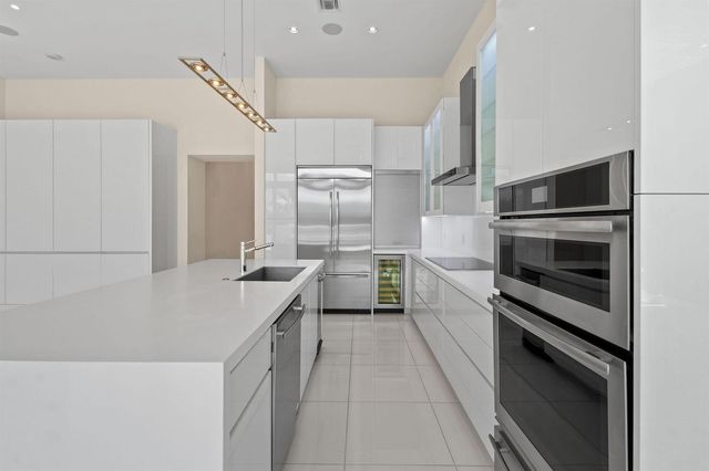 2 Water Club Way 301, North Palm Beach, FL 33408