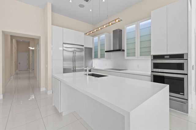 2 Water Club Way 301, North Palm Beach, FL 33408