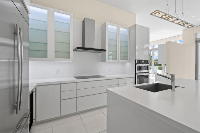 2 Water Club Way 301, North Palm Beach, FL 33408