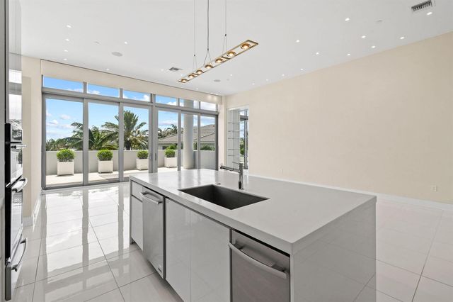 2 Water Club Way 301, North Palm Beach, FL 33408