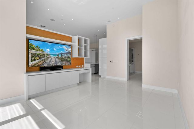 2 Water Club Way 301, North Palm Beach, FL 33408