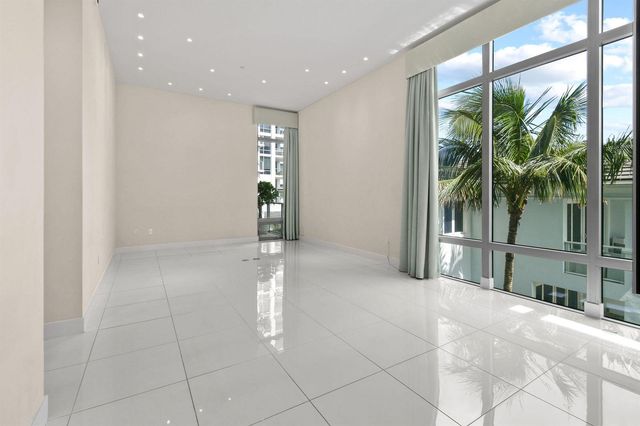 2 Water Club Way 301, North Palm Beach, FL 33408
